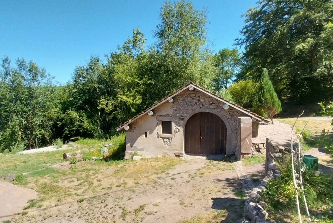 f3737204